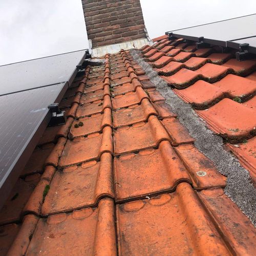 Hellend dak Offenbeek met oude dakpannen